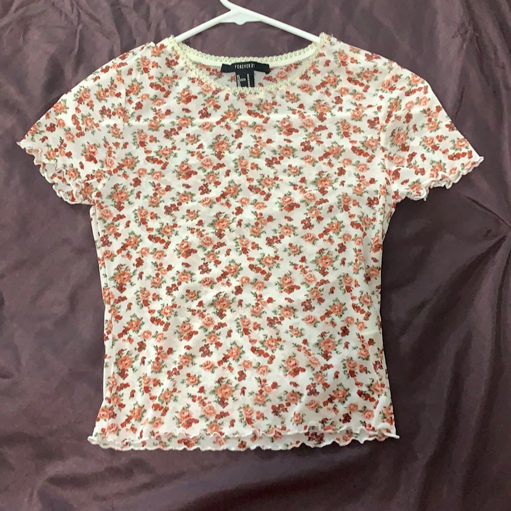 Rose patterned, cute t-shirt! Size Medium